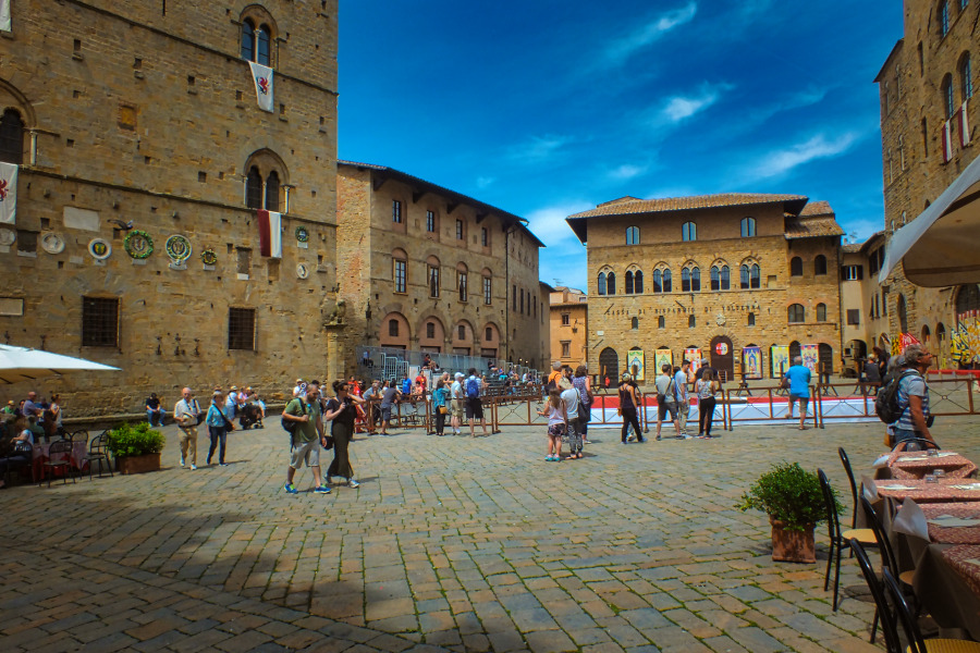 Volterra, Piazza dei Priori